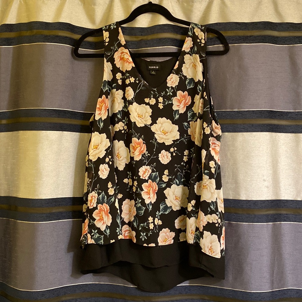 Torrid sleeveless blouse size 1 pink flowered